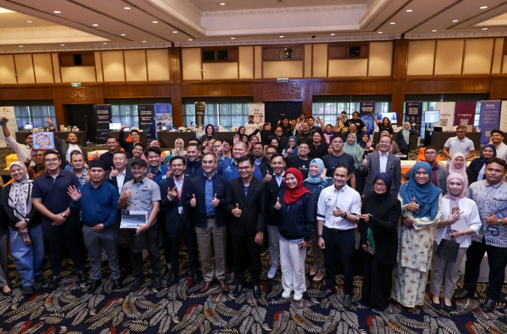 Malaysia wants economic growth benefits to reach small entrepreneurs