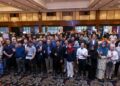 AKMAL Nasrullah Mohd. Nasir, Ketua Pegawai Eksekutif Teraju, Junady Nawawi bergambar bersama usahawan selepas Sesi Libat Urus Ekosistem Pemula Teraju: Suara, Visi dan Aspirasi di Cyberview Resort & Spa di Cyberjayai, hari ini. - UTUSAN/FAISOL MUSTAFA
