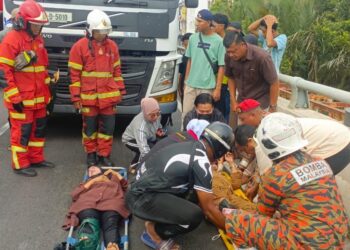 Warga emas kemalangan lori kontena