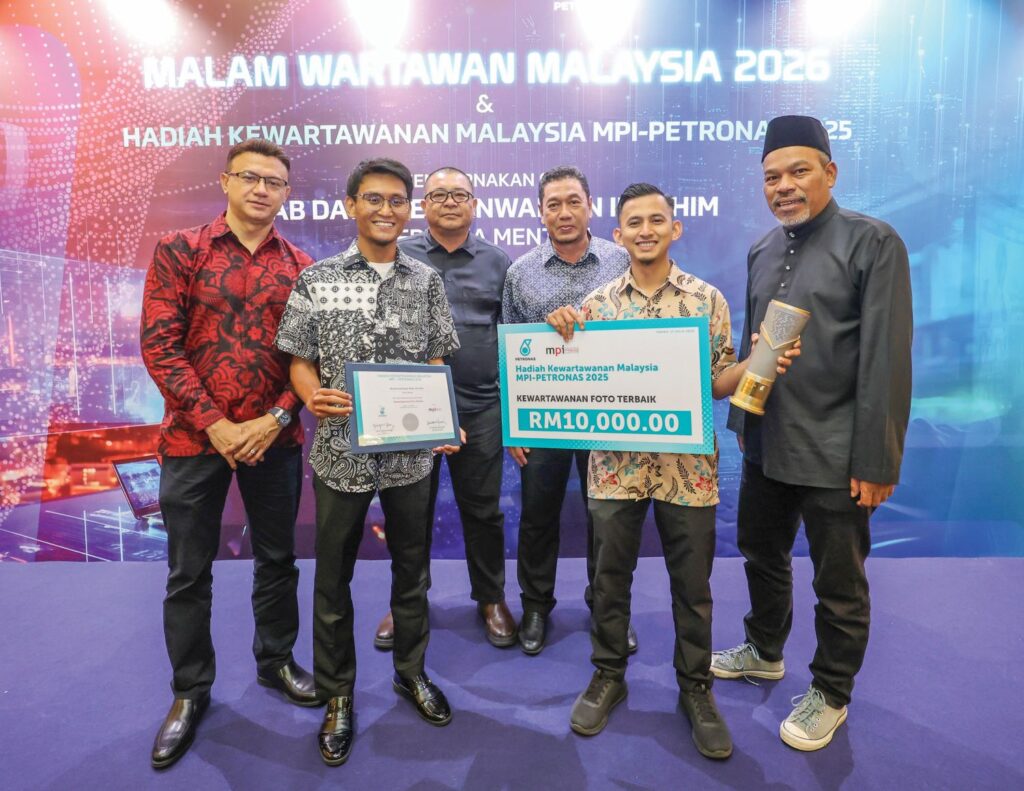 Utusan Malaysia photographers win gold, silver for best photos at HKM MPI-Petronas 2025