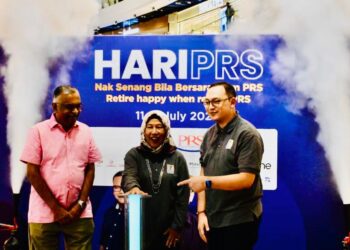 Dr. Tengku Aizan (tengah) dan Taufiq (kanan) ketika merasmikan Hari PRS 2026 di sebuah pusat beli-belah di ibu kota.