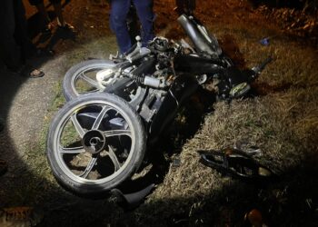 KEADAAN salah sebuah motosikal yang terlibat kemalangan meragut dua nyawa remaja di Jalan Felda Cherul-Bukit Sagu, Kuantan, semalam.