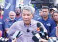 MOHAMAD Hasan ditemui pemberita pada Program Bersama Warga Pusat Daerah Mengundi (PDM) Taman Kelab Tuanku Mambau, Seremban, semalam. - UTUSAN/ISKANDAR ISHAK