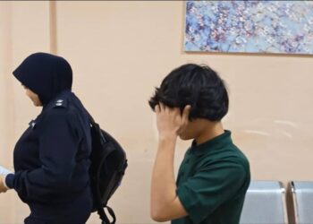 Seorang remaja lelaki direman empat hari oleh Mahkamah Majistret di sini hari ini bagi membantu siasatan kes penemuan bayi perempuan yang dipercayai dibuang di kawasan semak berhampiran sebuah rumah di Kampung Jawa, semalam.