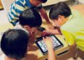 PENDEDAHAN berlebihan terhadap telefon pintar, media sosial dan permainan video membentuk cara remaja mentafsir dunia. – GAMBAR HIASAN