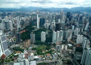 ANTARA cabaran terbesar dalam pentadbiran moden ialah jurang antara indikator ekonomi makro dengan persepsi realiti di peringkat bawahan.