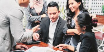 PEMIMPIN yang berkesan ialah pemimpin yang menjadi suri teladan. -GAMBAR HIASAN
