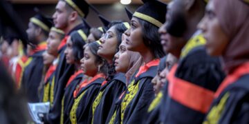 KERAJAAN dan universiti perlu terus meningkatkan ketelusan dalam dasar pengambilan pelajar serta memastikan kapasiti pendidikan tinggi negara berkembang seiring dengan permintaan rakyat.