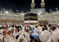 JEMAAH ibadah umrah mengelilingi Kaabah di pekarangan Masjidil Haram di kota suci Mekah, Arab Saudi.-AFP