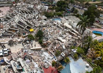PEMANDANGAN udara bangunan yang runtuh akibat gempa bumi berkembar di Caraballeda. .- AFP