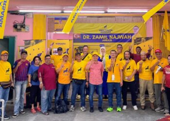 DR. Zamil Najwah (lima dari kanan) bersama kepimpinan Bersama dan jentera parti berkempen di DUN Permas sempena PRN Johor Ke-16.