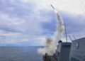 KAPAL Arleigh Burke, USS Thomas Hudner melancarkan peluru berpandu serangan darat Tomahawk bagi menyokong Operasi Epic Fury dari lokasi yang tidak didedahkan.- AFP