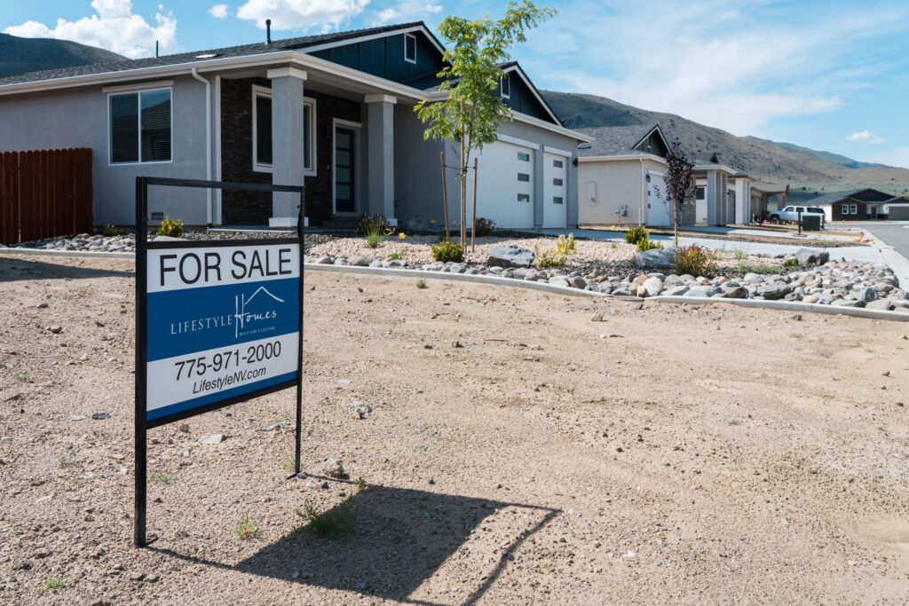 US home sales decline amid high loan rates
