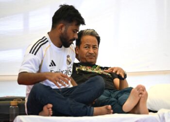 SONAM WANGCHUK (kanan) melancarkan mogok lapar selama 26 hari. - AFP