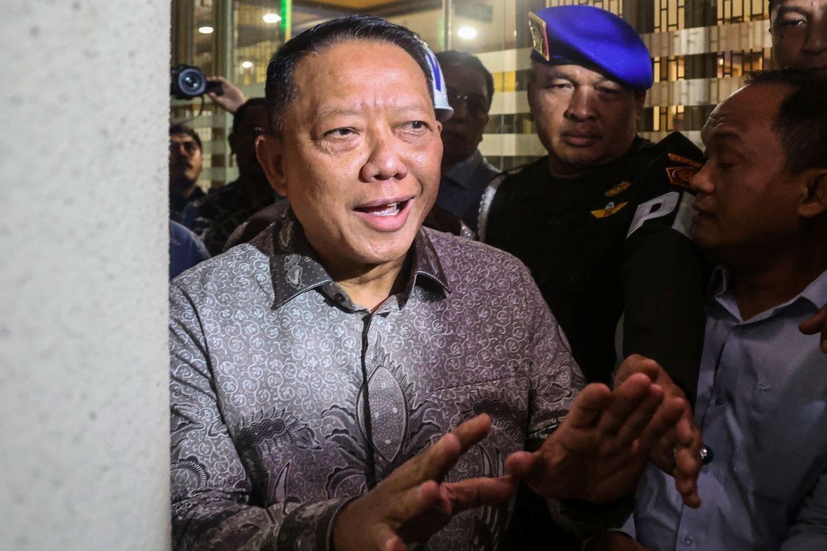 Bekas pendakwa raya kanan Indonesia ditahan Bekas pendakwa raya kanan Indonesia ditahan