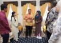 TUANKU Syed Faizuddin Putra Jamalullail 
berkenan menerima mengadap Pengerusi Eksekutif Kumpulan merangkap pengasas Aurelius Healthcare, Datuk Amir Firdaus Abdullah dalam satu majlis di Istana Arau baru-baru ini.-UTUSAN