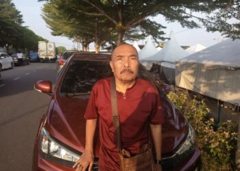 KHAIRUL ketika ditemui selepas menunaikan tanggungjawab mengundi pada Pilihan Raya Negeri (PRN) Johor, hari ini.