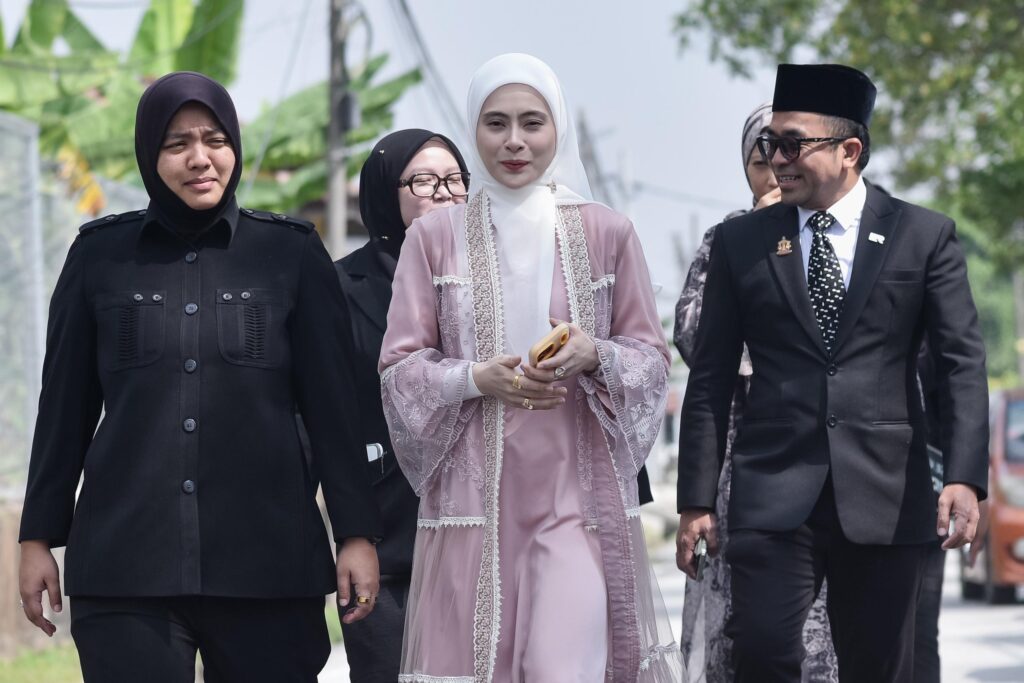 Datuk Red, Adira reconciliation hearing to continue in September