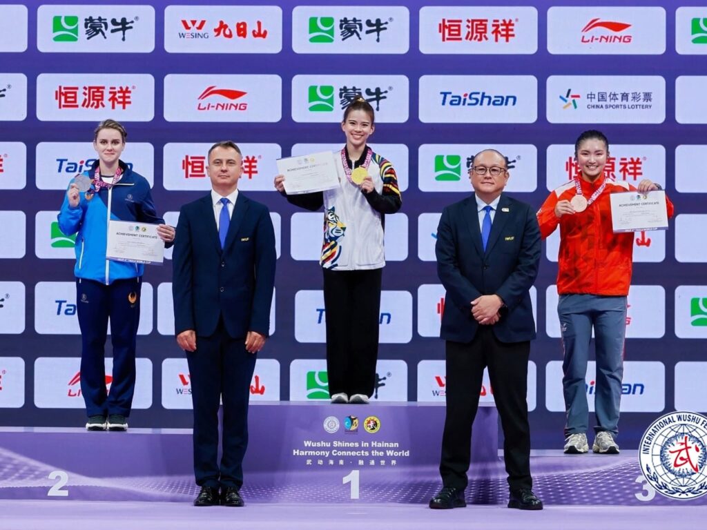Tan Cheong Min defends gold, sends early warning to Asian challengers