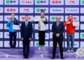TAN Cheong Min(tengah) berjaya mempertahankan pingat emas acara nangun wanita pada Piala Dunia Taolu di Haikou, China.-IHSAN MSN