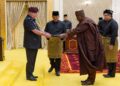 SULTAN Ibrahim Sultan Iskandar menyempurnakan Istiadat Penyerahan Watikah Pelantikan enam ketua perwakilan asing ke negara ini di Istana Negara, hari ini.