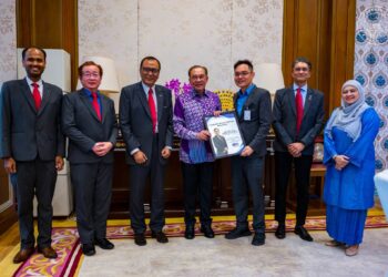 ANWAR IBRAHIM  menerima kunjungan hormat daripada delegasi Balai Ikhtisas Malaysia (BIM).