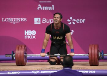 ERRY memecahkan rekod Sukan Komanwel menerusi angkatan keseluruhan 331 kilogram (kg), hasil 147kg dalam snatch dan 184kg menerusi clean and jerk.-IHSAN MSN