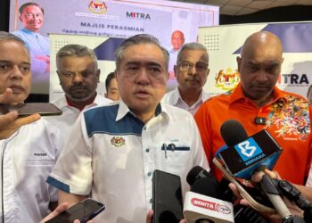 ANTHONY Loke Siew Fook ketika ditemui pemberita selepas menghadiri Majlis Perasmian Program Celik Madani 2026 dan Dharma Madani Zon Selatan di Seremban hari ini.- UTUSAN/NOR SHAFIQAH MOHD. GHAZALI