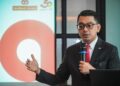 FIRDAOS Rosli ketika bercakap pada Sesi Taklimat Media Mengenai Tinjauan Ekonomi Mikro bagi Separuh Kedua 2026 di Indigo Hotel. - UTUSAN/SYAKIR RADIN