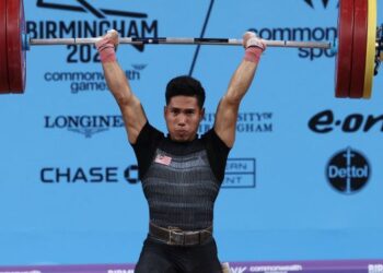 Muhamad Aznil Bidin meraih pingat dalam kategori 65 kilogram pada Sukan Komanwel Birmingham 2022. - AFP