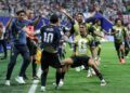 TONGGAK Argentina, Lionel Messi meraikan kejayaan pasukan itu mara ke final Piala Dunia 2026 selepas menewaskan England 2-1 dalam separuh akhir, semalam. - AFP