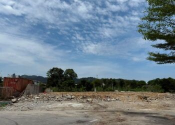 Lokasi  penempatan haram komuniti Rohingya di Kampung Baru Sungai Makau, Hulu Langat, Selangor kini  dipenuhi sisa timbunan runtuhan konkrit, batu, tanah serta sisa bahan binaan dipercayai susulan kerja-kerja merobohkan struktur bangunan.