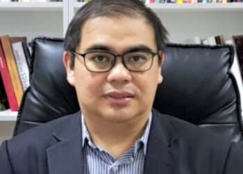 AWANG AZMAN AWANG PAWI