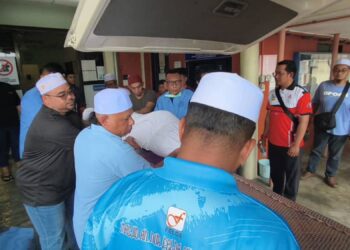 JENAZAH Muhammad Nasrulhaq yang ditemukan selepas dilaporkan hilang sejak minggu lalu dikebumikan di Tanah Perkuburan Islam Gugusan Felda Waha, Kota Tinggi, Johor.