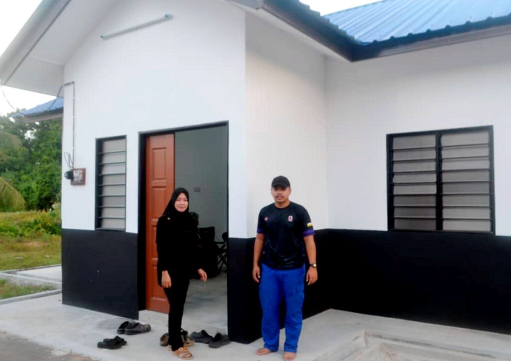 Single mother gets new home in Pahang after 26 years of renting