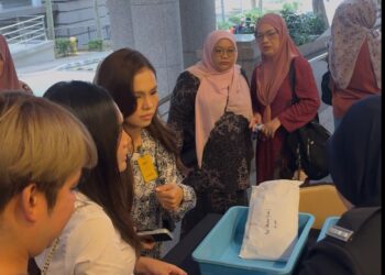 PELAKON dan penyanyi, Bella Atillah tiba di pekarangan Mahkamah Persekutan di sini bagi memberi sokongan kepada tunangnya, Syed Saddiq Syed Abdul Rahman. UTUSAN/NURIN NABILAH MAHMOD