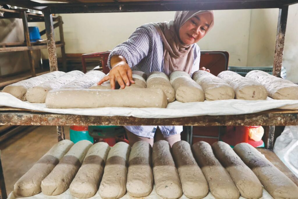Fish cracker 'heads' become a hit snack in Malaysia