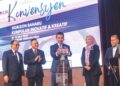 Mohd. Nor Azman Hassan (tengah) merasmikan Konvensyen Horizon Baharu Kumpulan Inovatif dan Kreatif (HBKIK) di PSP, Permatang Pauh, Pulau Pinang. – UTUSAN/DANIAL SAAD