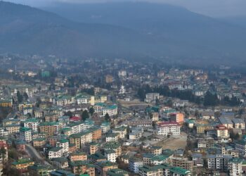 BHUTAN menawarkan insentif kewangan kepada keluarga mempunyai ramai anak. - AFP