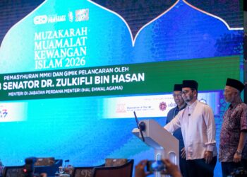 DR. Zulkifli Hasan (tengah) merasmikan Muzakarah Anjuran Co-opbank Pertama (CBP) Perkasa Naratif dan Kredibiliti Sistem Kewangan Islam di sebuah hotel hari ini. - UTUSAN/ M. Firdaus M. Johari