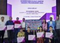 HANNAH YEOH (dua, kanan) bersama Datuk Bandar Kuala Lumpur, Datuk Seri Fadlun Mak Ujud (tiga, kiri) ketika majlis pelancaran
Program Geran Pusat Bandar Kuala Lumpur di Odean Kuala Lumpur hari ini. UTUSAN/M. FIRDAUS M. JOHARI