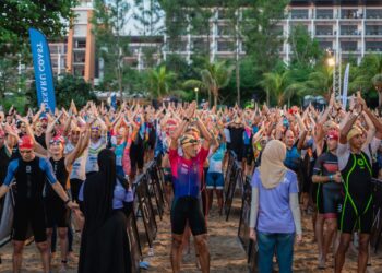 SEBAHAGIAN peserta-peserta yang memeriahkan penganjuran Festival Multisukan Desaru Coast tahun lalu. - IHSAN PENGANJUR