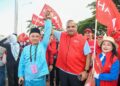 SATHIA Prakash Nadarajan Dr. Maszlee Malik pada hari penamaan calon PRN Johor baru-baru ini.