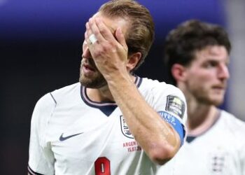 Harry Kane jelas kecewa selepas England gagal ke final Piala Dunia 2026 selepas tewas 1-2 kepada Argentina, semalam. - AFP