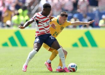 Folarin Balogun sudah mengetahui keputusan FIFA membenarkannya beraksi walaupun menerima kad merah mengundang kemarahan ramai. - AFP