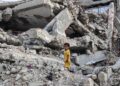 SEORANG kanak-kanak berdiri di celah runtuhan bangunan di Gaza. - AFP