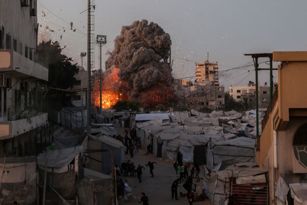 Israel Attacks Gaza Mosque Allegedly Used by Hamas for Weapons Storage