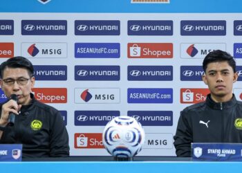 Ketua jurulatih interim Harimau Malaya, Tan Cheng Hoe mengadakan sidang akhbar Piala ASEAN 2026 di Kuala Lumpur, semalam. Turut hadir Syafiq Ahmad. - IHSAN FAM