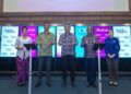 MOHAMED Ezani Md Taib (dua kiri) bersama Chandran Rama Muthy (dua kanan) dan Mohd Amirul Rizal Abdul Rahim (tengah) pada majlis menandatangani MoU antara Institut Jantung Negara dan Batik Air di Auditorium Institut Jantung Negara di sini, semalam. - UTUSAN/SYAKIR RADIN