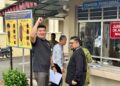 ALBERT Tei bersama aktivis politik, Badrul Hisham Shaharin ketika ditemui pemberita di Pejabat SPRM Negeri Sembilan, Seremban hari ini. -UTUSAN / NOR SHAFIQAH MOHD GHAZALI